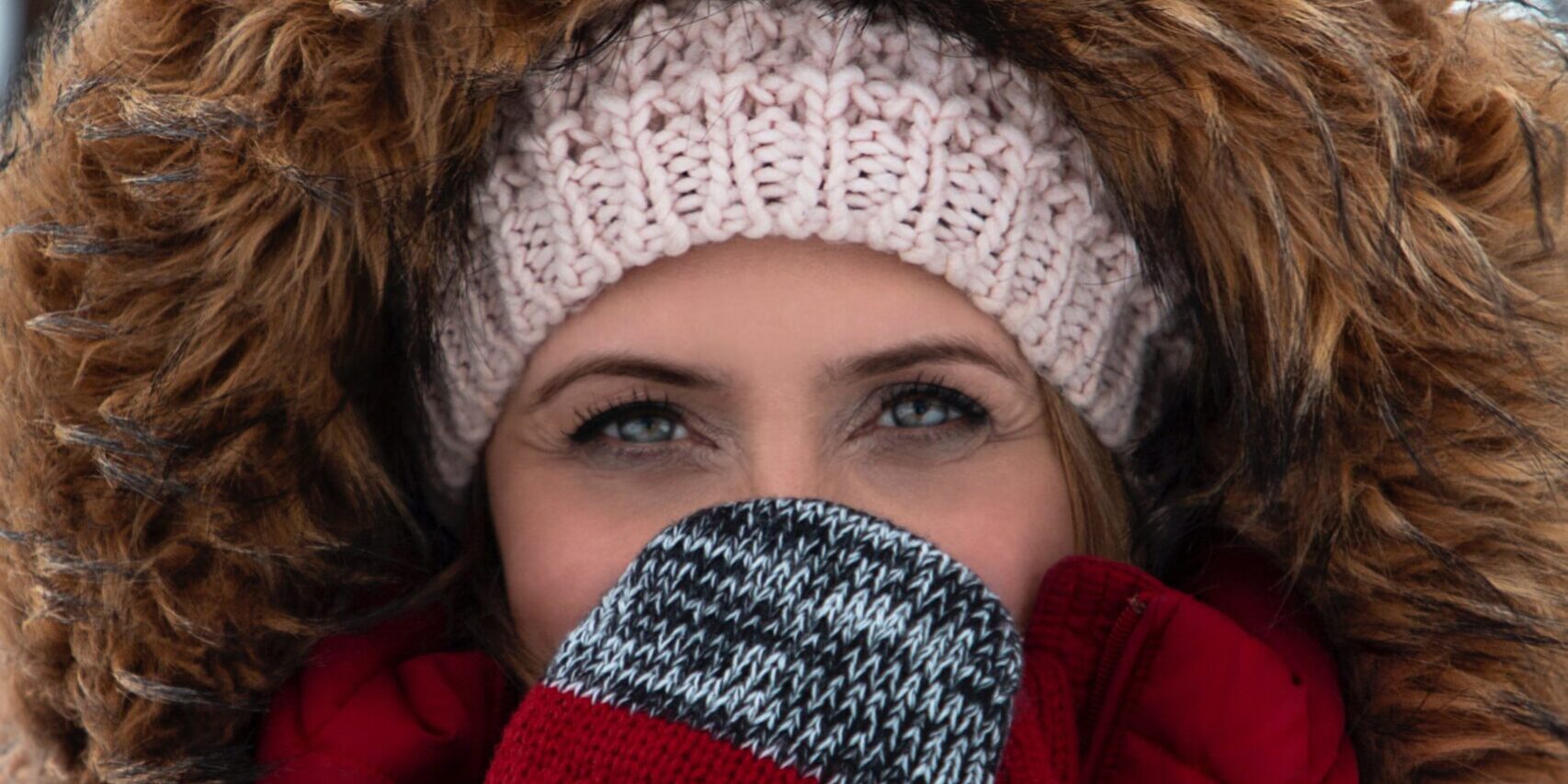 pexels-andre-furtado-2698557 girl-wearing-furr-in-snow